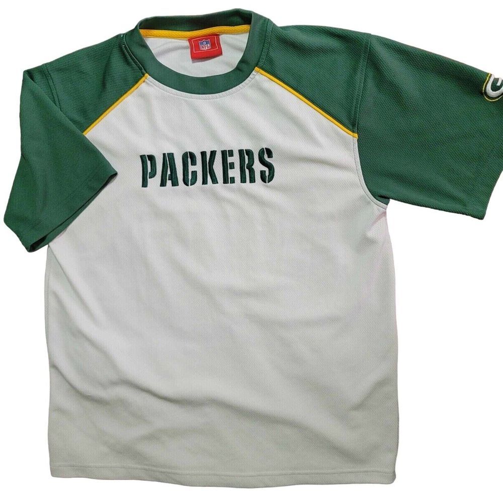 Green Bay T-Shirt Adult M Green White Athletic Jersey NFL Fan Sports 2005‎